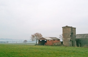 Alojamiento en los silos de la Colonización de Terra Chá | Ezcurra e Ouzande arquitectura Santiago de Compostela